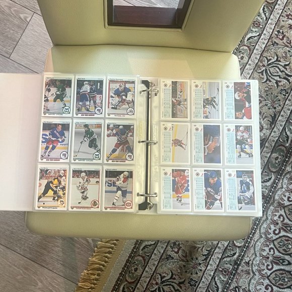 1990-1991 Upper Deck NHL Hockey Card Set! - Picture 15 of 16